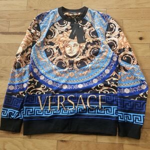 Authentic Versace Medusa Sweater Size L Fits like a US Medium Made in Italy 🇮🇹